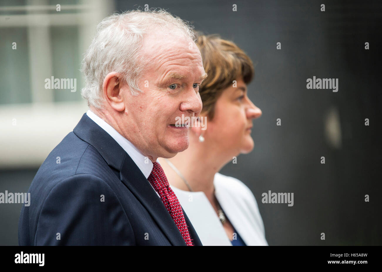 Londres, Royaume-Uni. 24 Oct, 2016. Downing Street.london.Premier ministre Theresa peut répond aux dirigeants des 3 gouvernements décentralisés avant les négociations du Royaume-Uni à quitter l'UE.pic montre l'Irlande du Premier Ministre Arlene Foster et sous-ministre Martin McGuinness Crédit : PAUL GROVER/Alamy Live News Banque D'Images