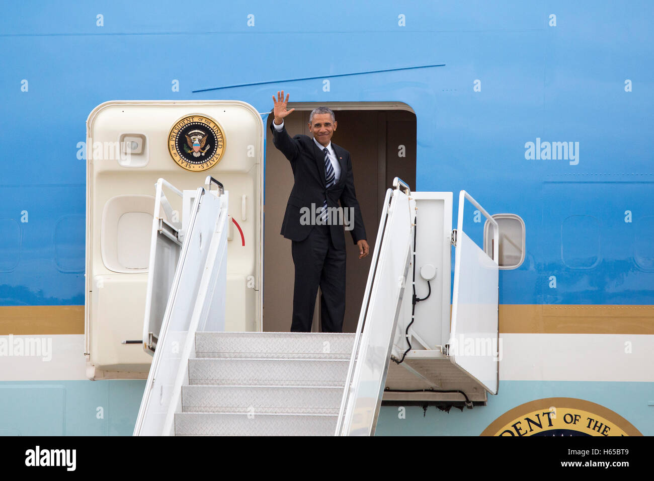 San Diego, Californie, USA. 24 Oct, 2016. Le président Barack Obama de quitter San Diego sur l'Air Force One de MCAS Base Mirmar le 24 octobre 2016 à San Diego, Californie. Crédit : l'accès Photo/Alamy Live News Banque D'Images