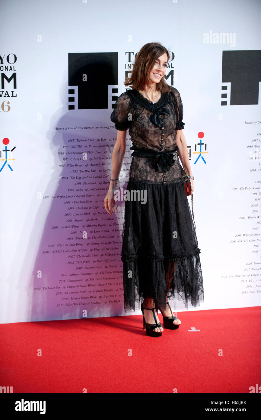 Tokyo, Japon. 25 octobre 2016. L'actrice française Anne Parillaud assiste au vernissage le tapis rouge pour le 29e Festival International du Film de Tokyo à Roppongi Hills Arena de Roppongi, Tokyo. HIROKO TANAKA/Alamy Live News Banque D'Images