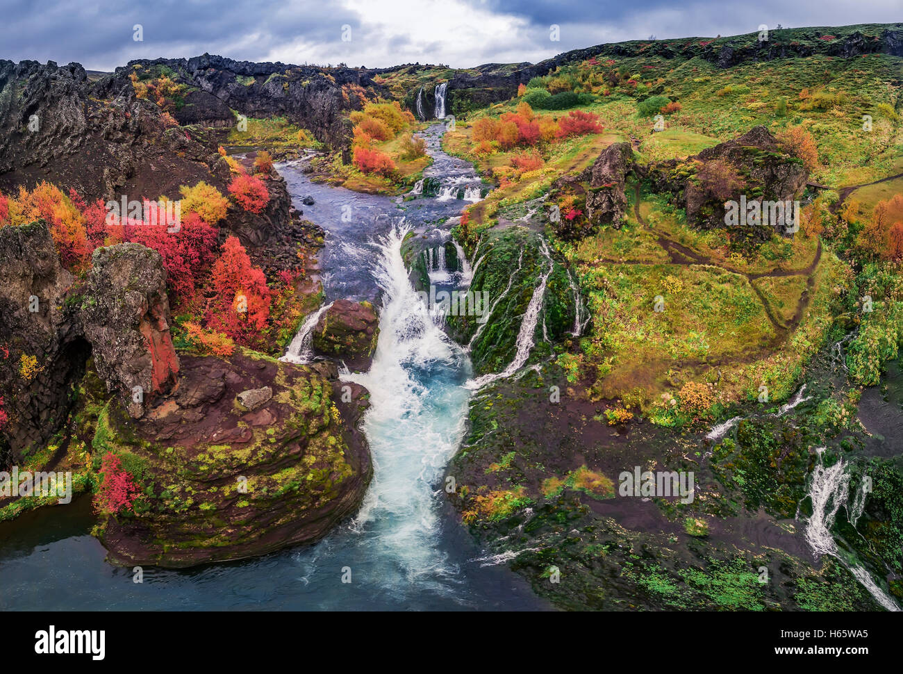 Lave- aériennes et de la mousse à l'automne, paysage, Gjaarfoss dans la vallée de Thjorsardalur, Islande. Cette image est prise avec un drone. Banque D'Images