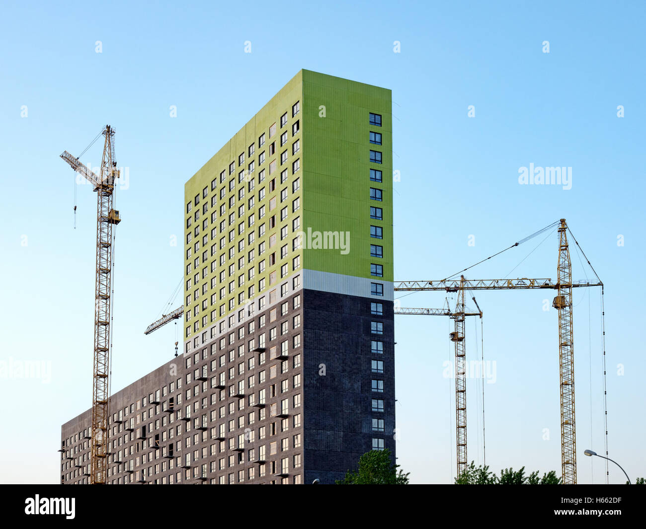Développement : duilding à plusieurs étages en construction Banque D'Images