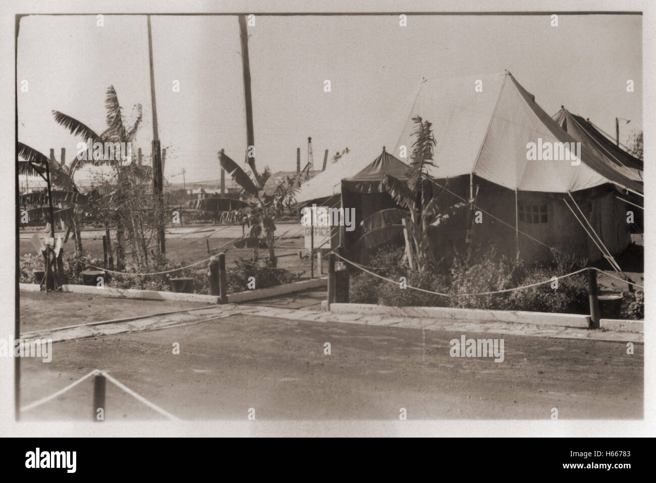 Tentes du camp Pioneer de l'armée britannique au 10 base Ordnance Depot Royal Army Ordnance corps (RAOC) camp à Geneifa Ismailia près du canal de Suez 1952 avant le retrait des troupes britanniques de la zone du canal de Suez et De la Crise de Suez. Banque D'Images