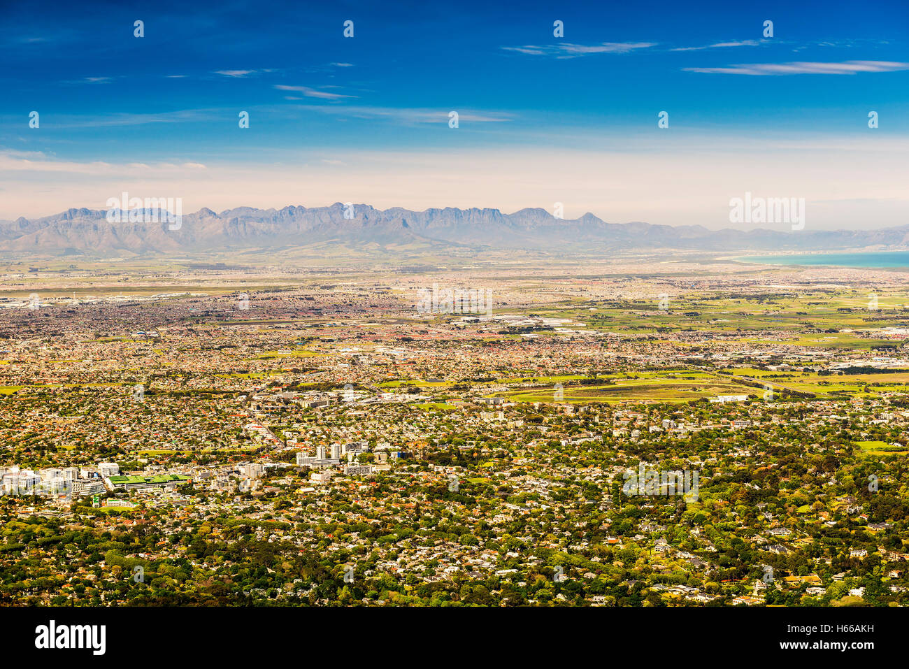 Vue panoramique sur le cap vers les montagnes de Stellenbosch en Afrique du Sud Table Mountain Banque D'Images