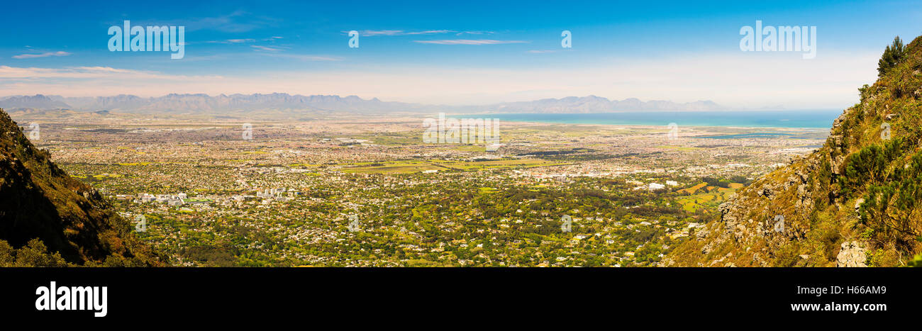 Vue panoramique sur la baie de False à partir de la Table Mountain à Cape Town, Afrique du Sud Banque D'Images