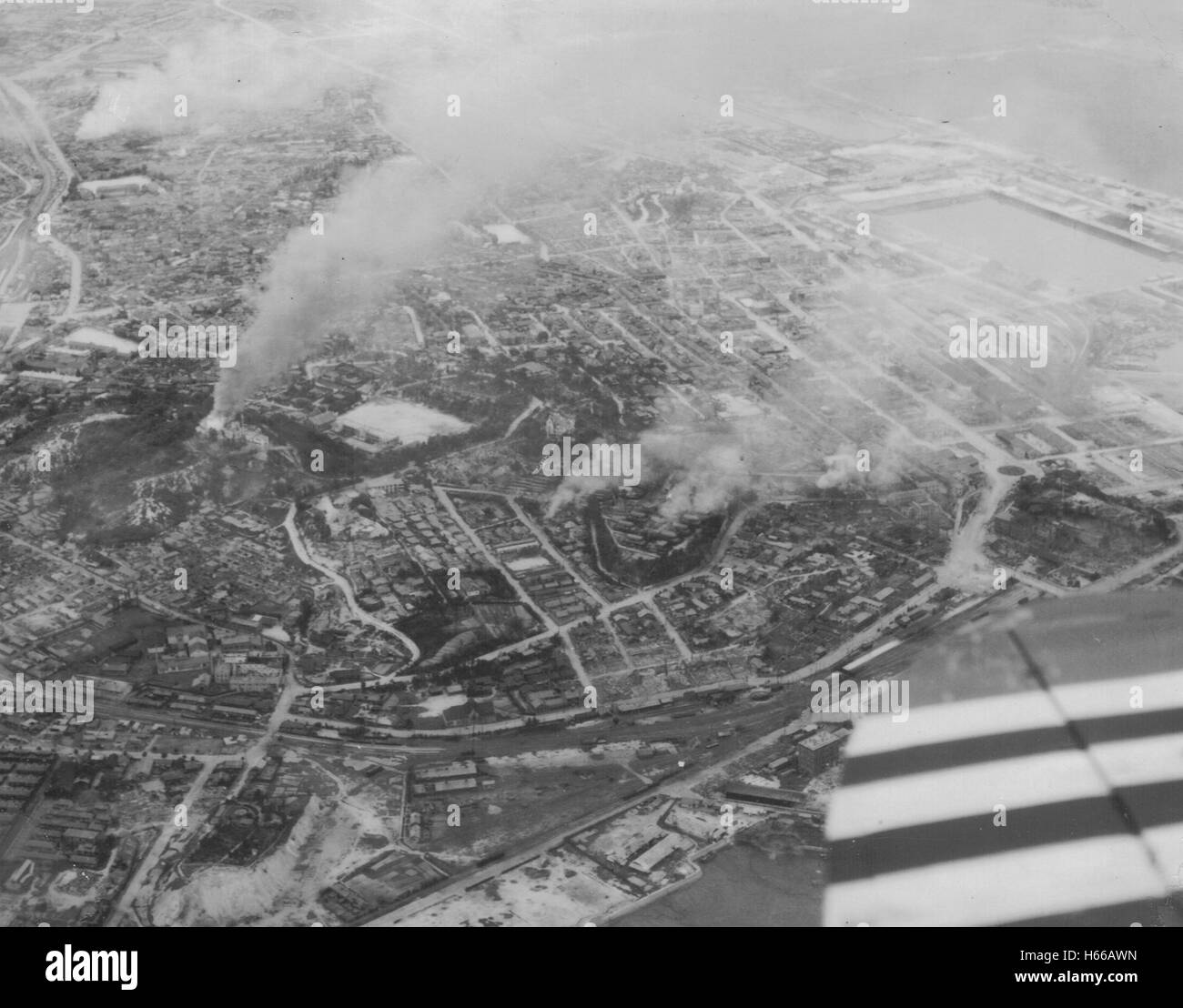 Attaque aérienne sur le port de Mokpo, Corée, 1954 Banque D'Images