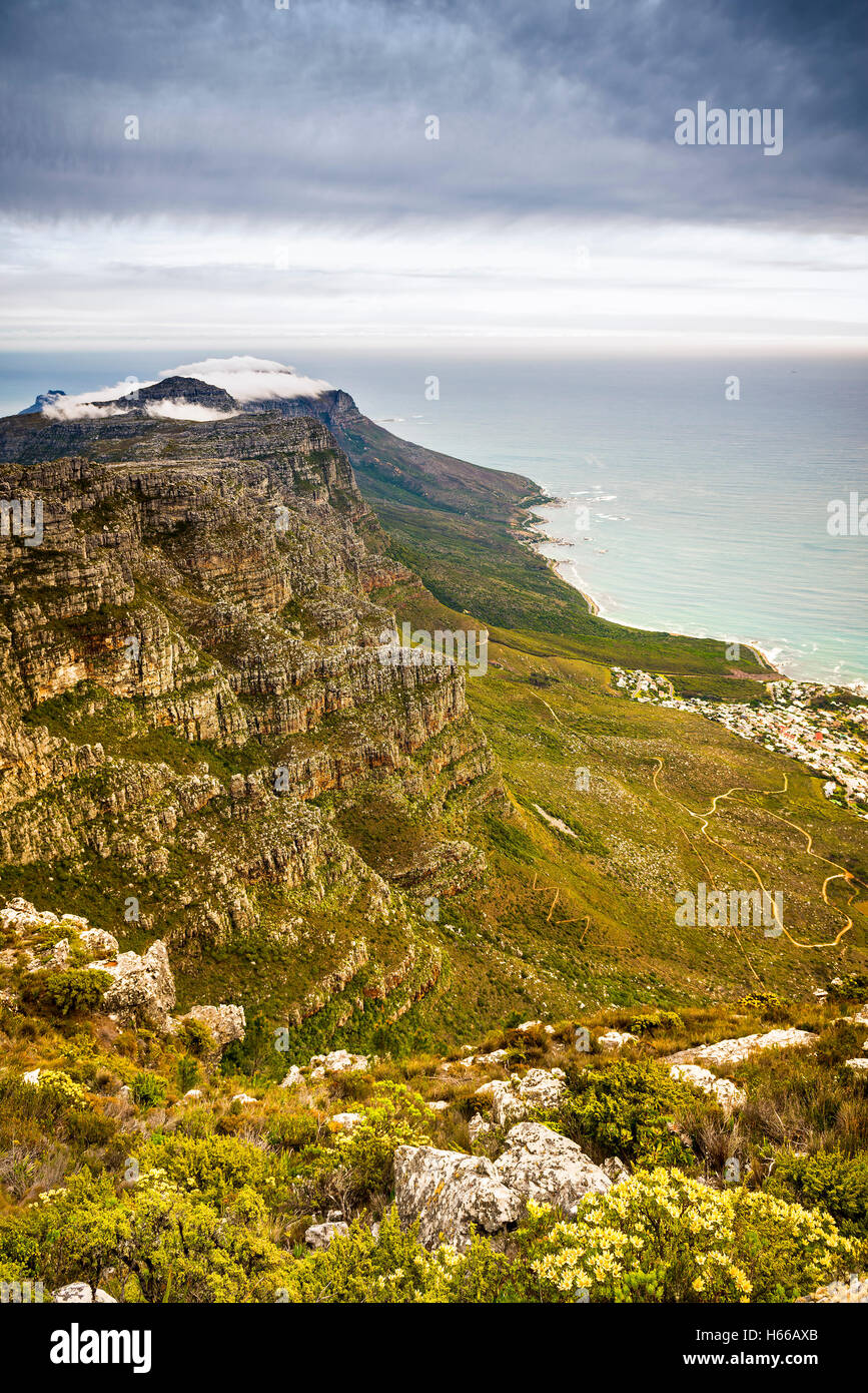 Vue panoramique des douze apôtres et le littoral à partir de la Table Mountain à Cape Town, Afrique du Sud Banque D'Images