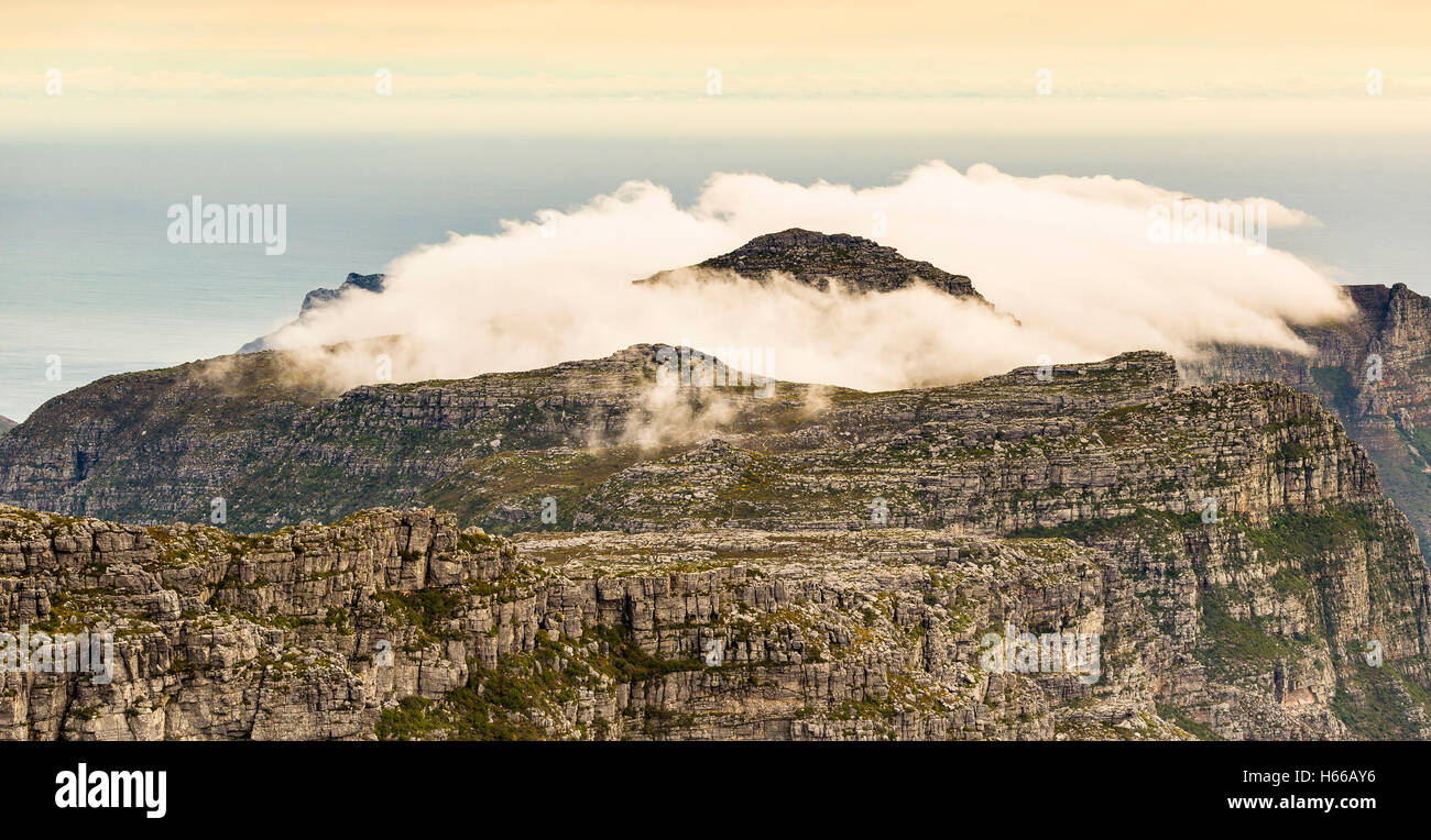 Avis des Douze Apôtres depuis le sommet de la Montagne de la table au Cap, Afrique du Sud Banque D'Images