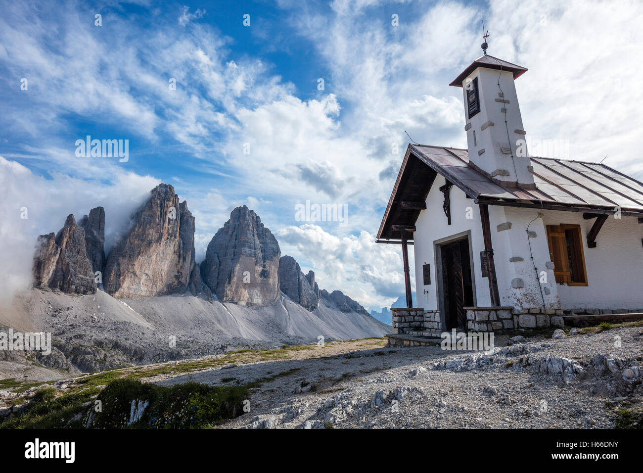 Rifugio Locatelli église, à côté de Tre Cime di Lavaredo. Sexten Dolomites, Italie, Tyrol du Sud. Banque D'Images