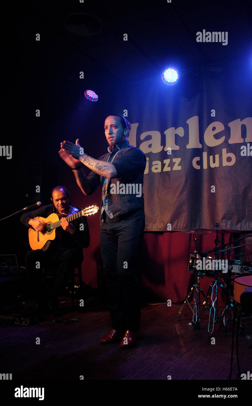 Diego Cortes flamenco espagnol chanteur et guitariste, rumba catalane, flamenco fusion avec Santi Cubero flamenco dancer Banque D'Images