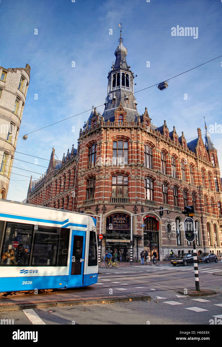 Tramway sur route à Rozengracht Street, l'arrêter à la place du Dam, Amsterdam, Pays-Bas. Banque D'Images