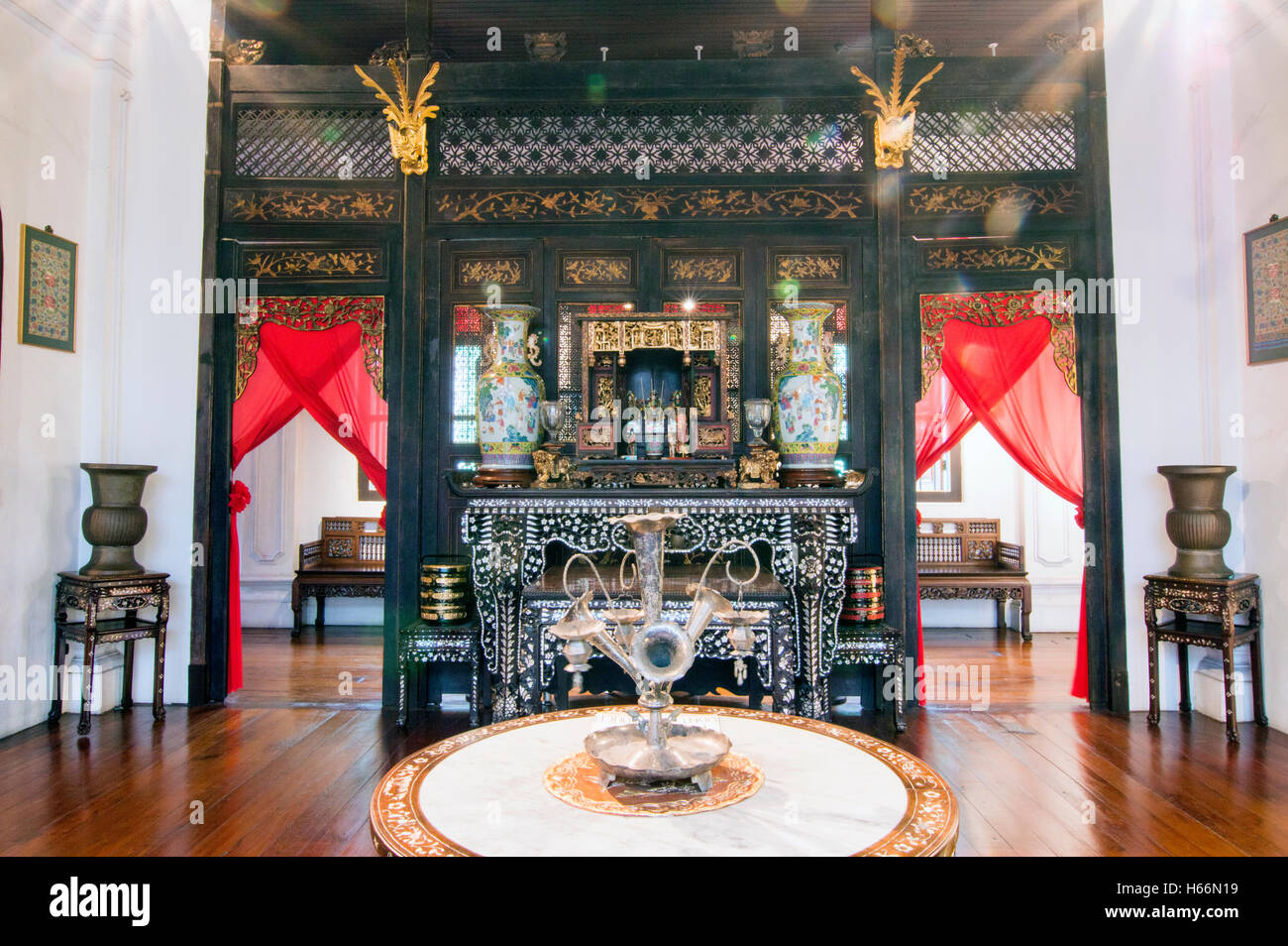 A l'étage hall, Pinang Peranakan Museum, Lebuh Gereja, Georgetown, Penang, Malaisie Banque D'Images