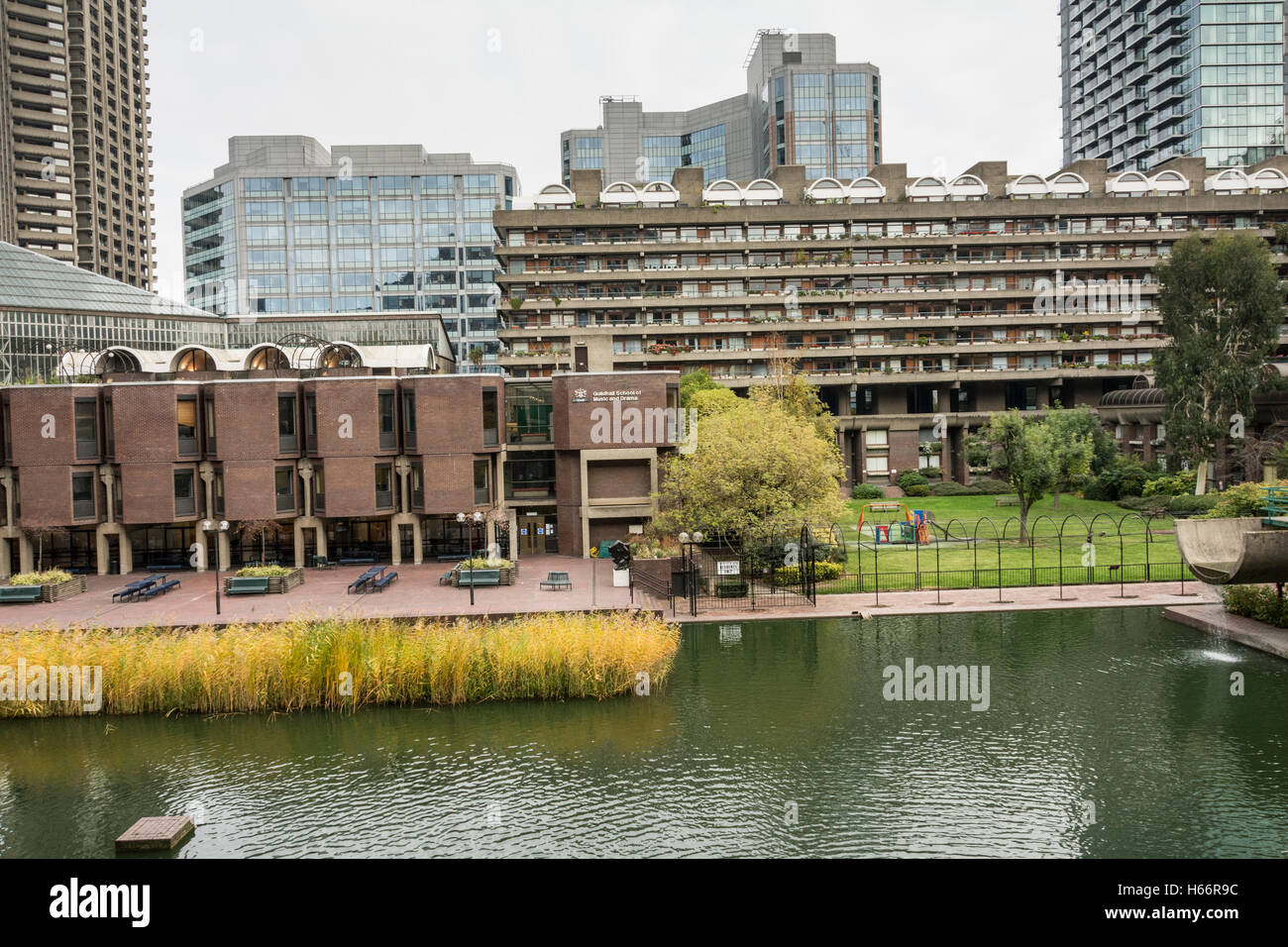 Le Barbican ensemble immobilier dans la ville de London, UK Banque D'Images