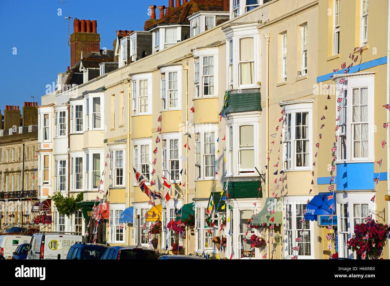 Rangée de maisons le long de la promenade de l'Esplanade, Weymouth, Dorset, Angleterre, Royaume-Uni, Europe de l'Ouest. Banque D'Images