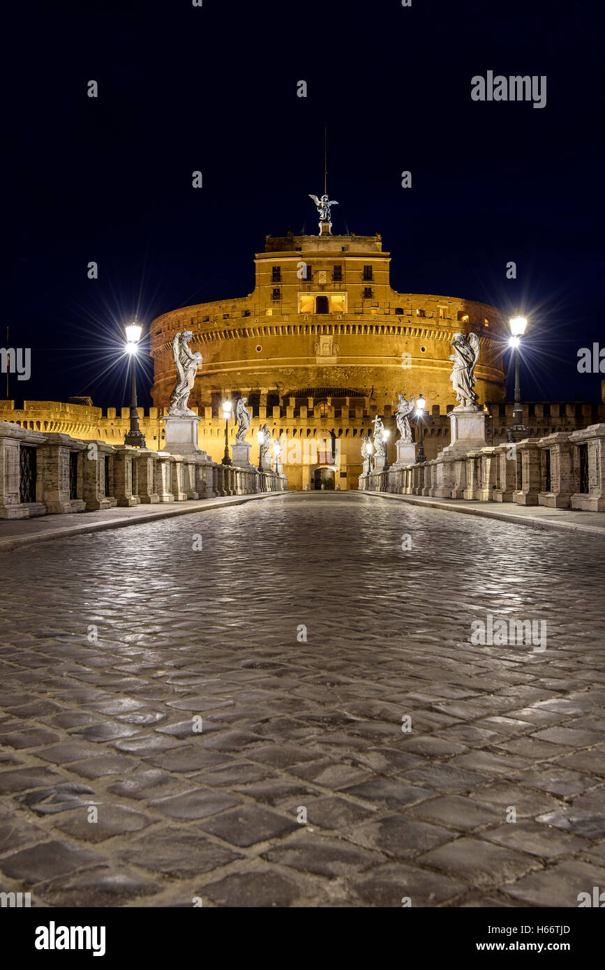 Vue de la nuit de Castel Sant'Angelo ou Mausolée d'Hadrien, Rome, Latium, Italie Banque D'Images