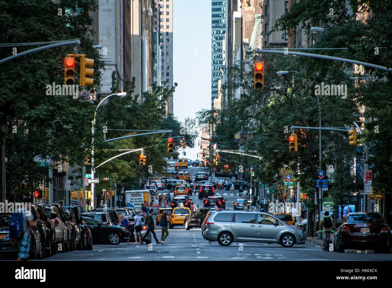 La 5e Avenue, vue sur rue, Manhattan, New York City Banque D'Images