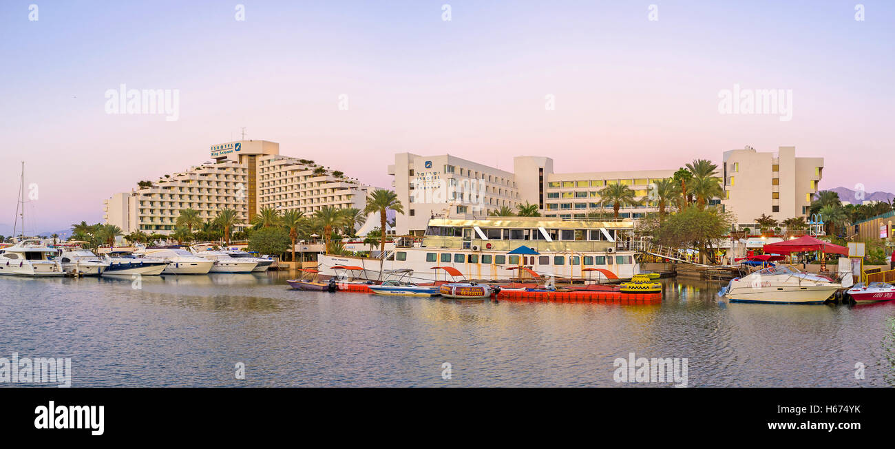 Les meilleurs hôtels de resort, situé à côté du port de plaisance de yacht, Eilat. Banque D'Images