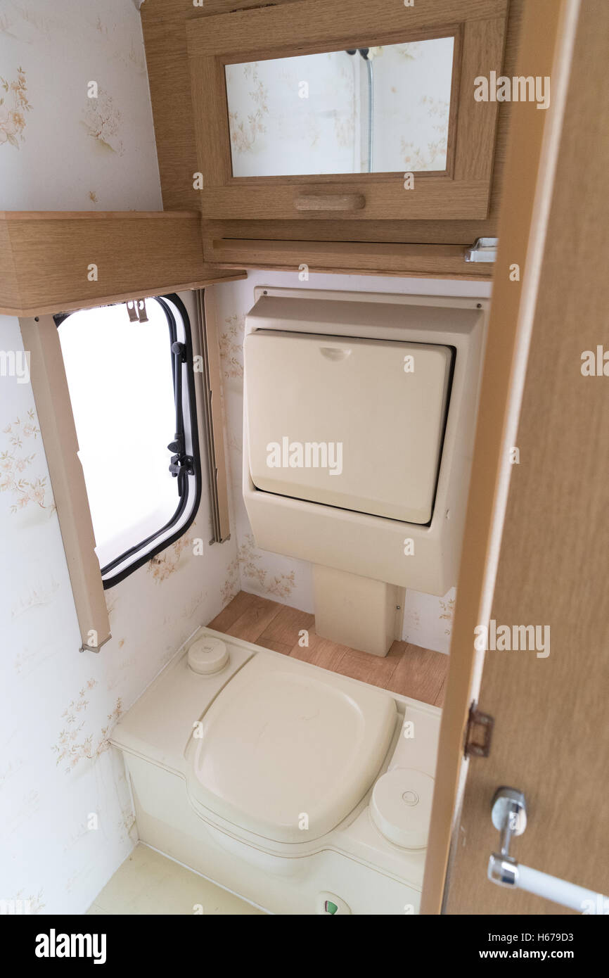 Salle de bain camping car Banque de photographies et d'images à haute  résolution - Alamy