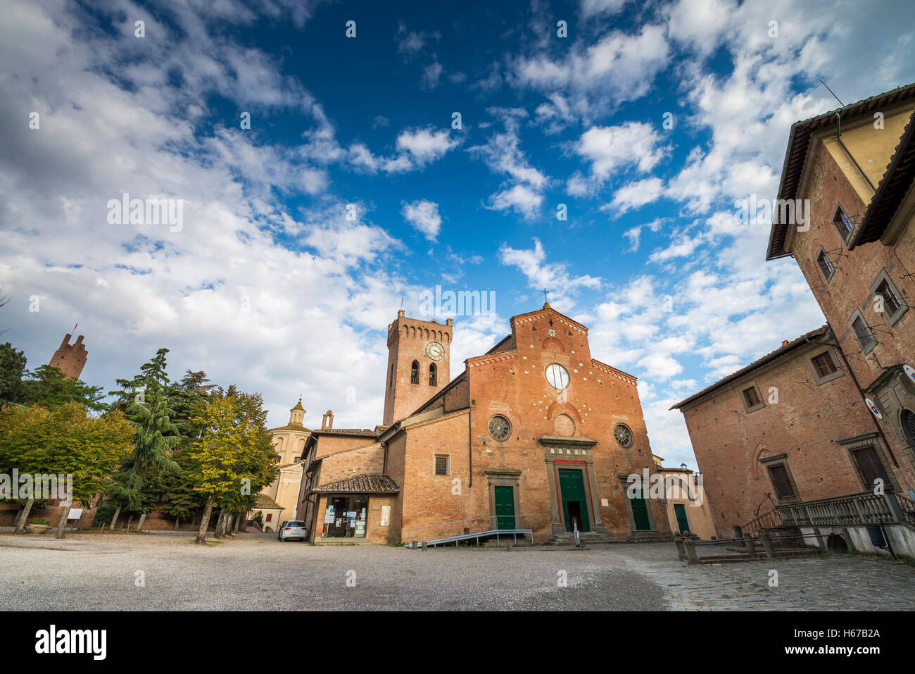 La cathédrale dans la ville médiévale de San Miniato, en Toscane, Italie, Union européenne, Europe Banque D'Images