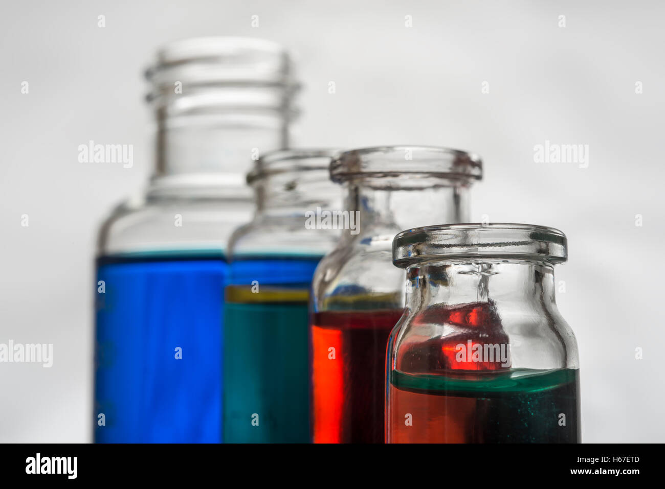 Ensemble de flacons de laboratoire liquide couleur Banque D'Images