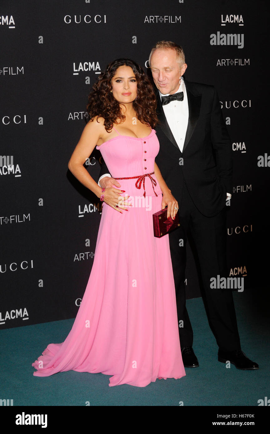 L'actrice Salma Hayek (L) et Francois-Henri Pinault assister au LACMA Art  + Film 2015 Gala le 7 novembre 2015 à Los Angeles, Californie. Banque D'Images