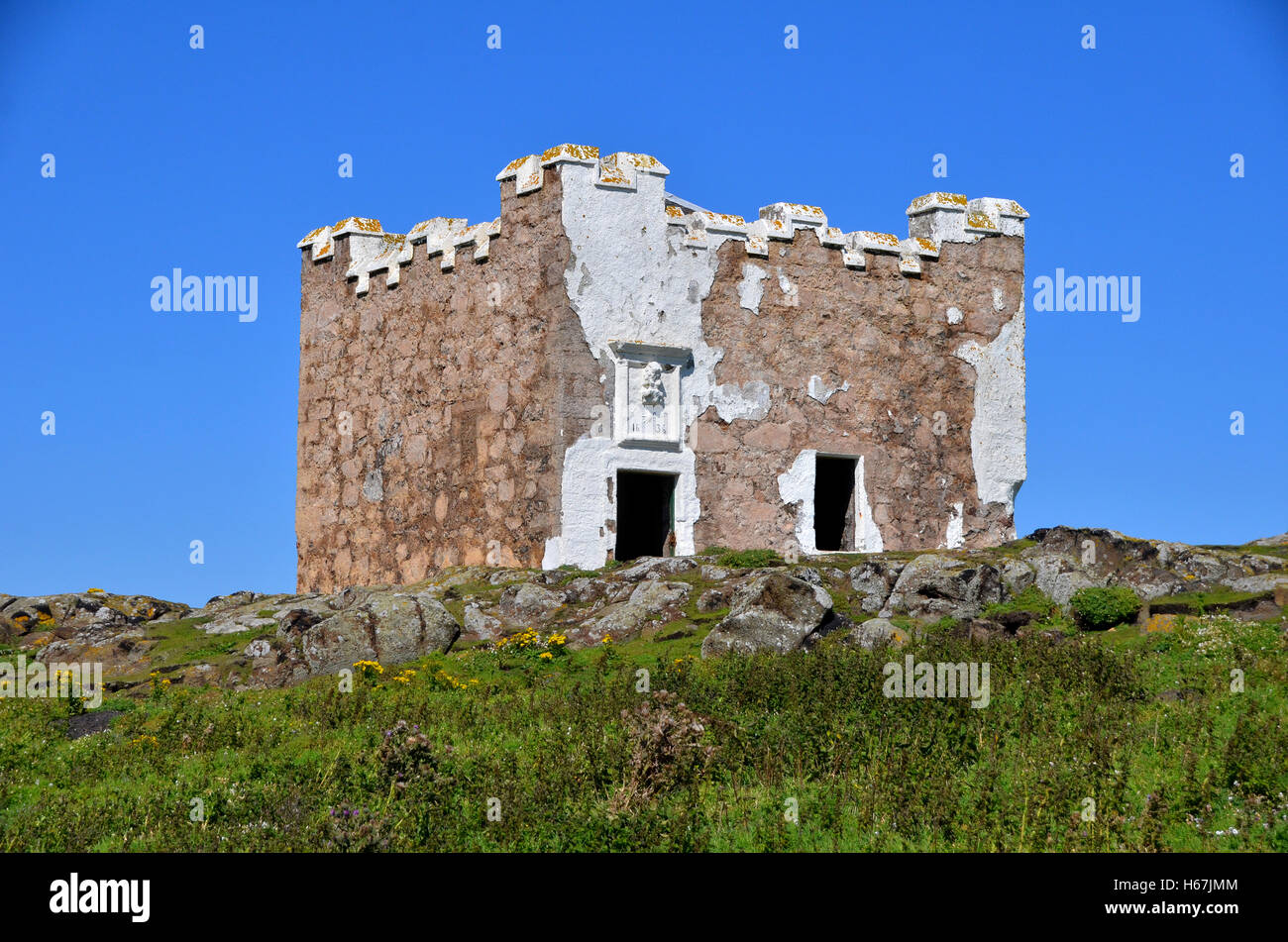 Vue sur le haut des plus vieux phare en Ecosse, la balise, trouvés sur l'île de mai, Fife. Banque D'Images