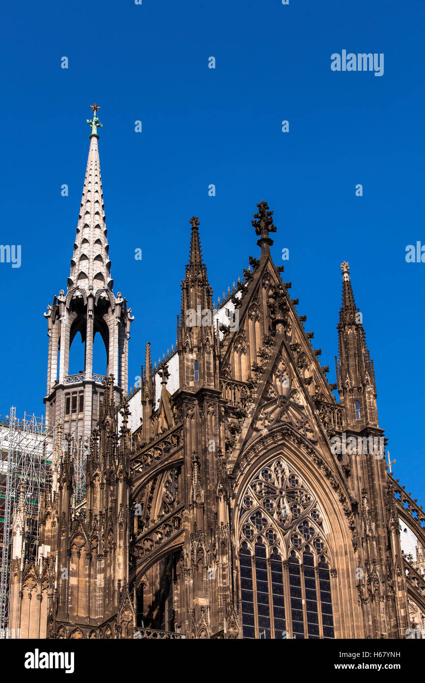 L'Europe, l'Allemagne, Cologne, façade de la transept sud de la cathédrale et de la tour de passage. Banque D'Images