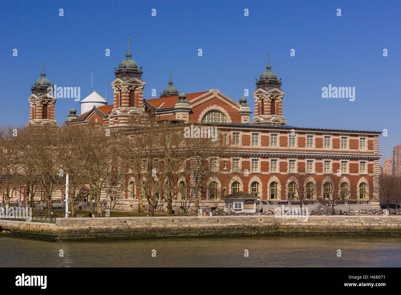 NEW YORK, NEW YORK, USA - Ellis Island, station d'inspection d'immigrants historique. Banque D'Images