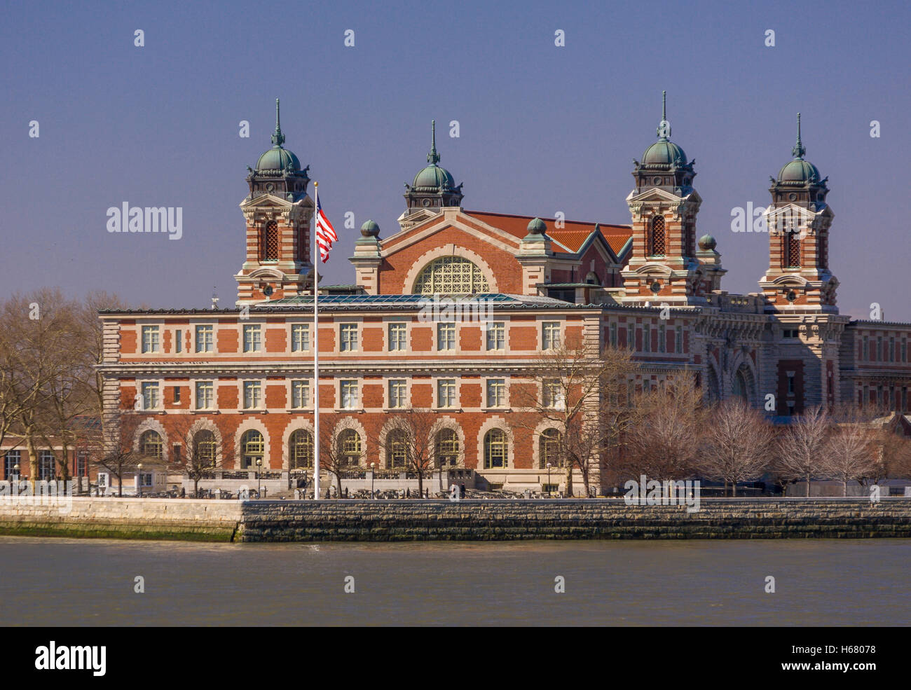 NEW YORK, NEW YORK, USA - Ellis Island, station d'inspection d'immigrants historique. Banque D'Images