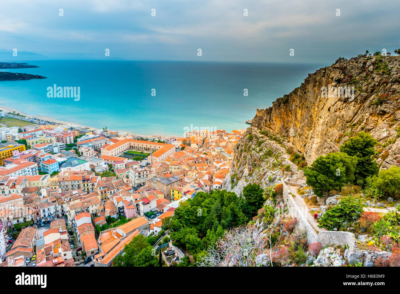 Areal view de Cefalu, Italie. Banque D'Images