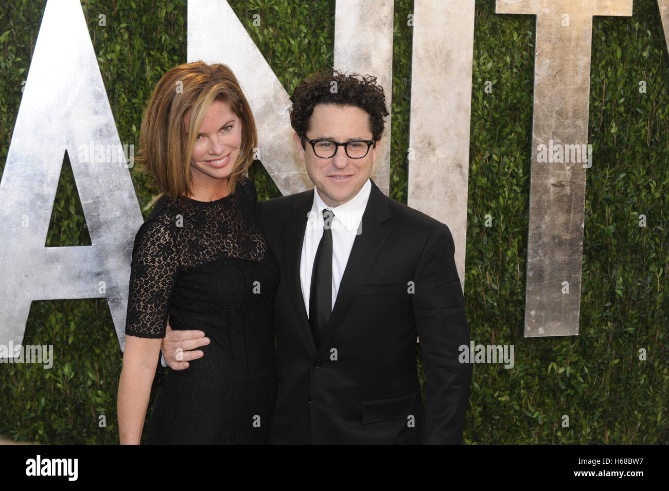 J.J. Abrams et Katie McGrath arrivent pour le 2013 Vanity Fair Oscar Party le 24 février 2013 à Hollywood, Californie. Banque D'Images