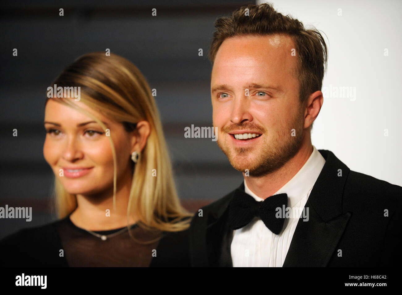 Aaron Paul et Lauren Parsekian assiste à la 2015 Vanity Fair Oscar Party hosted by Graydon Carter à Wallis Annenberg Center for the Performing Arts le 22 février 2015 à Beverly Hills, Californie. Banque D'Images