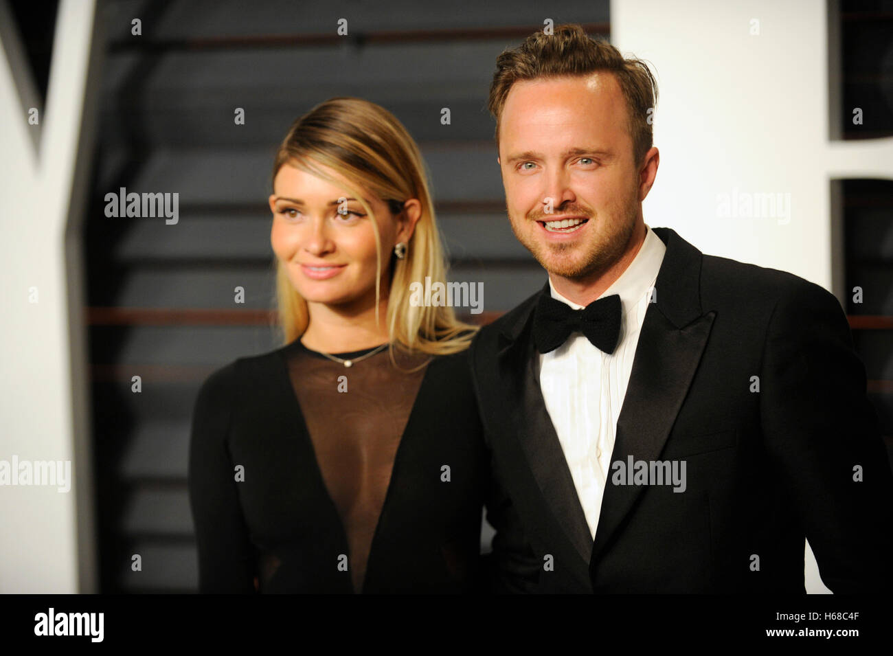 Aaron Paul et Lauren Parsekian assiste à la 2015 Vanity Fair Oscar Party hosted by Graydon Carter à Wallis Annenberg Center for the Performing Arts le 22 février 2015 à Beverly Hills, Californie. Banque D'Images