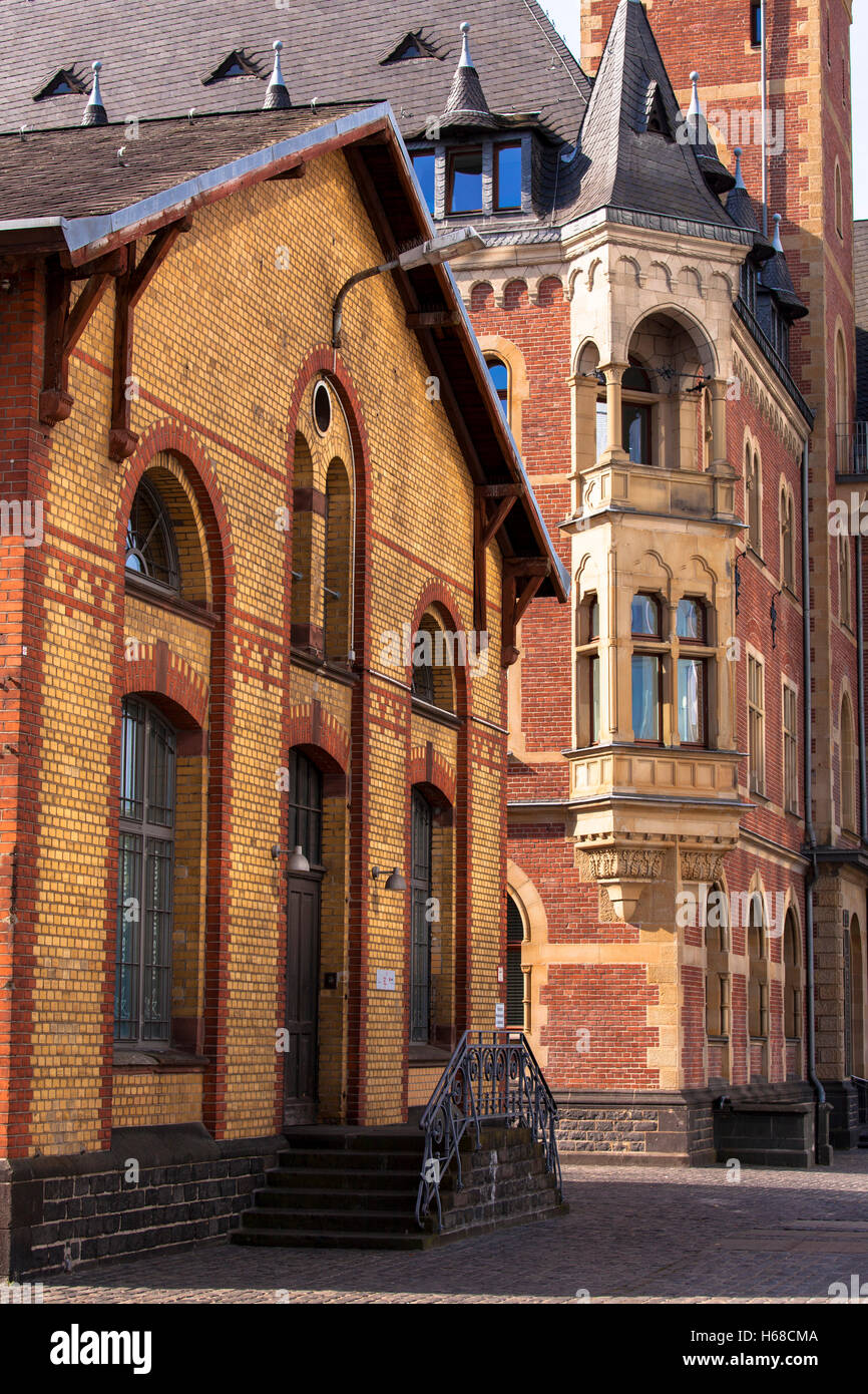 L'Europe, l'Allemagne, Cologne, Rheinau Harbour, le droit de l'ancien et le vieux port Krafthaus bureau masters. Banque D'Images