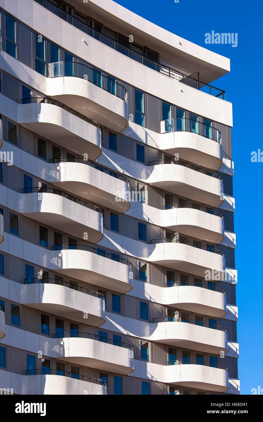 Allemagne, Cologne, le balcon de l'immeuble tour de flux dans le quartier Bayenthal". Banque D'Images