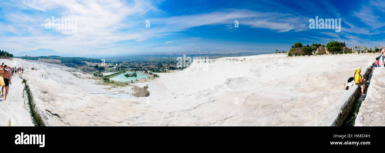 Les dépôts de calcium blanc à la sources thermales Pamakkule, Turquie Banque D'Images