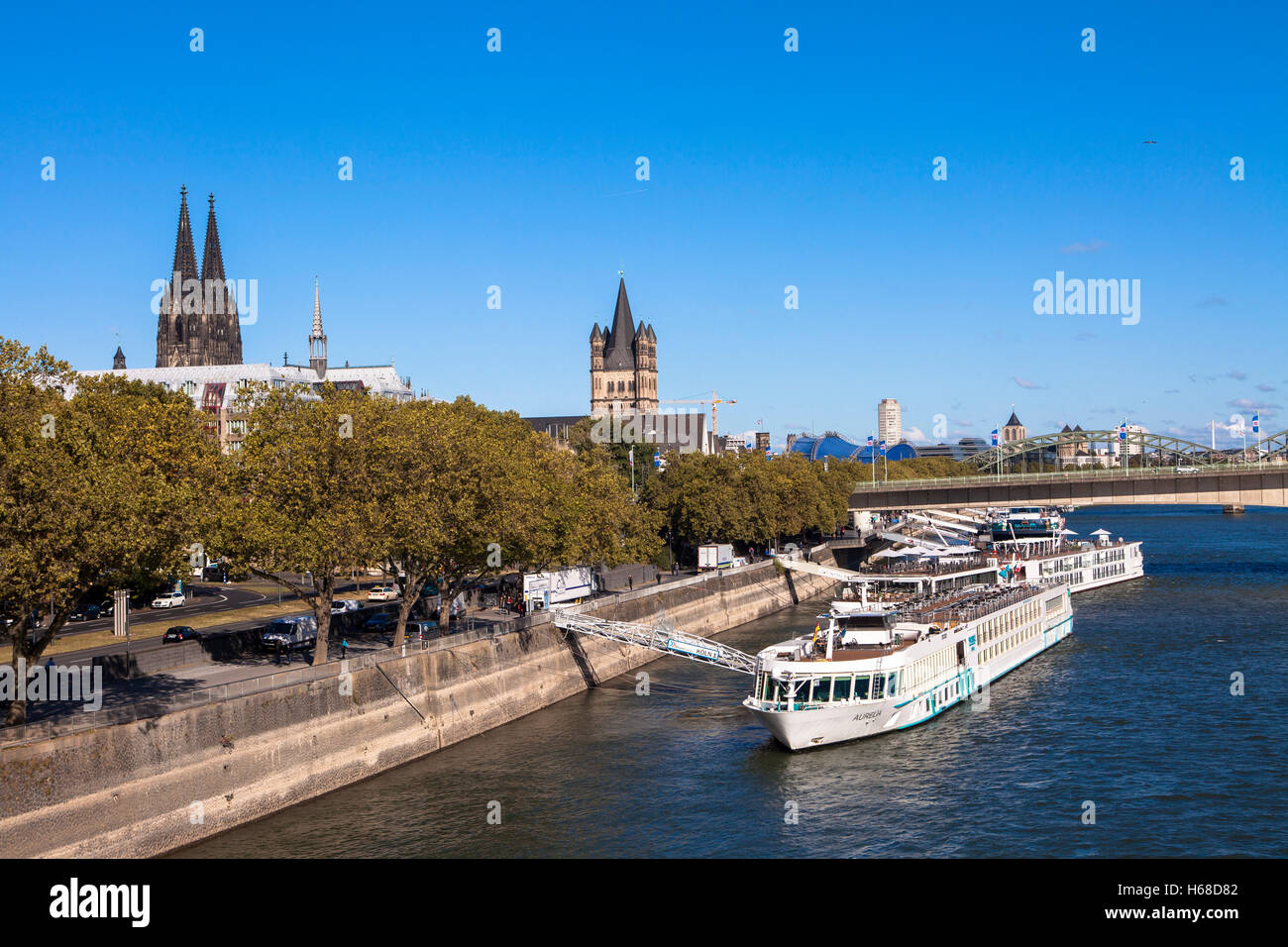 Allemagne, Cologne, la cathédrale et l'église Saint Martin, brut Rhin Banque D'Images