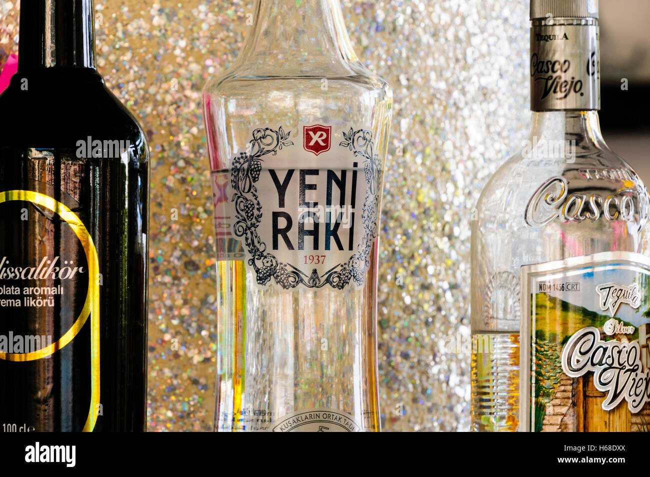 Turkish alcohol Banque de photographies et d'images à haute résolution -  Alamy