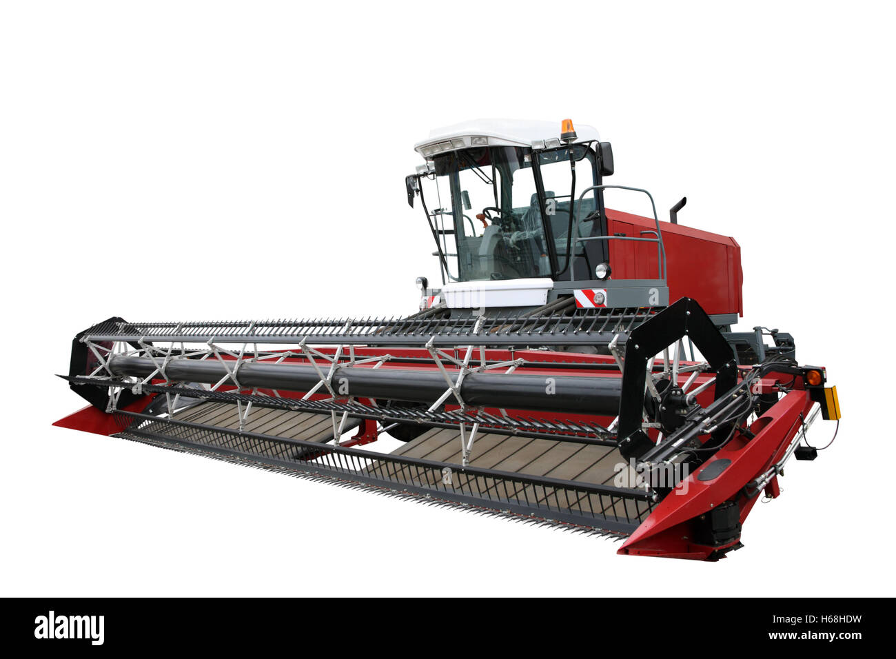 La moissonneuse-batteuse moderne rouge isolé sur fond blanc Banque D'Images