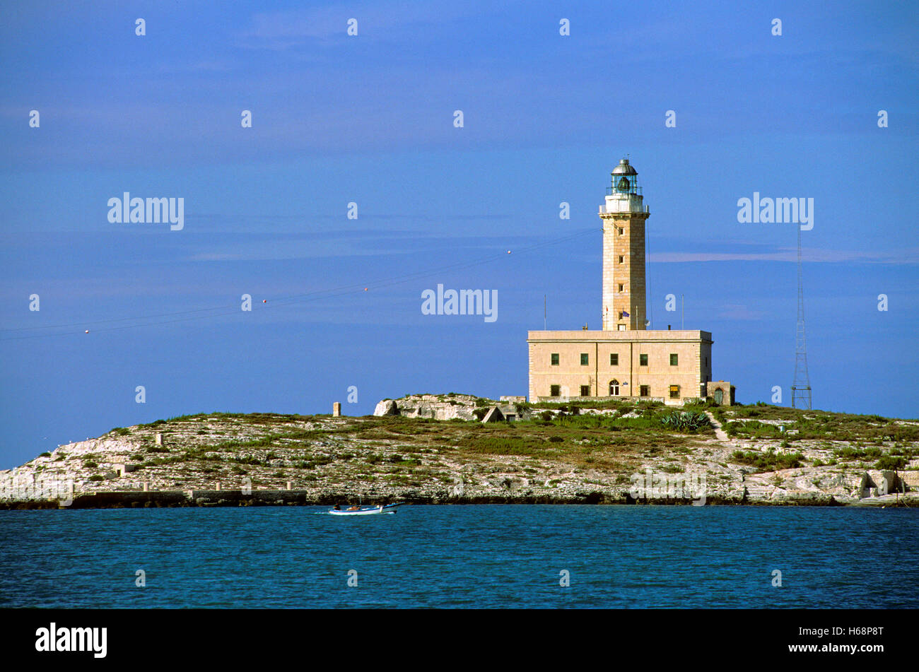 Phare de Vieste dans la Santa Eufemia (ou Santa Eugenia) Rock, Gargano, Parc National du Gargano, Pouilles, Italie Banque D'Images