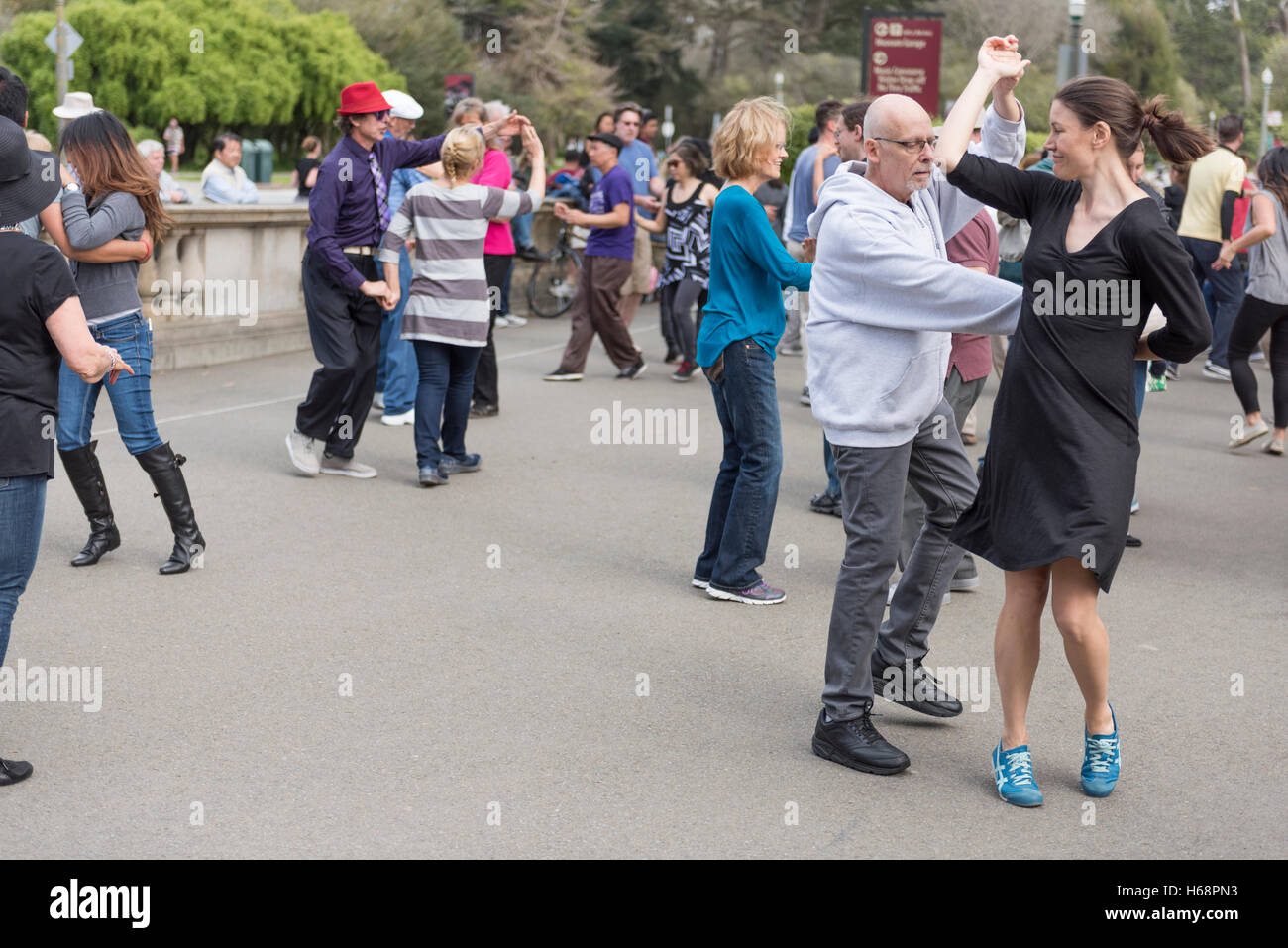 L'occasion de séances de danse Lindy Hop dans le Golden Gate Park, San Francisco, Californie, USA. Banque D'Images