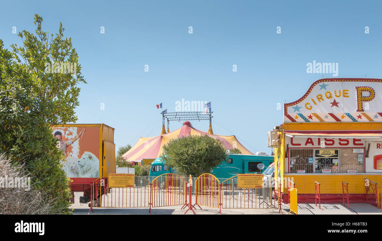 Noirmoutier, France - 15 août 2016 : l'installation du cirque Pinder dans un parking de Noirmoutier, France, au cours de l'été Banque D'Images