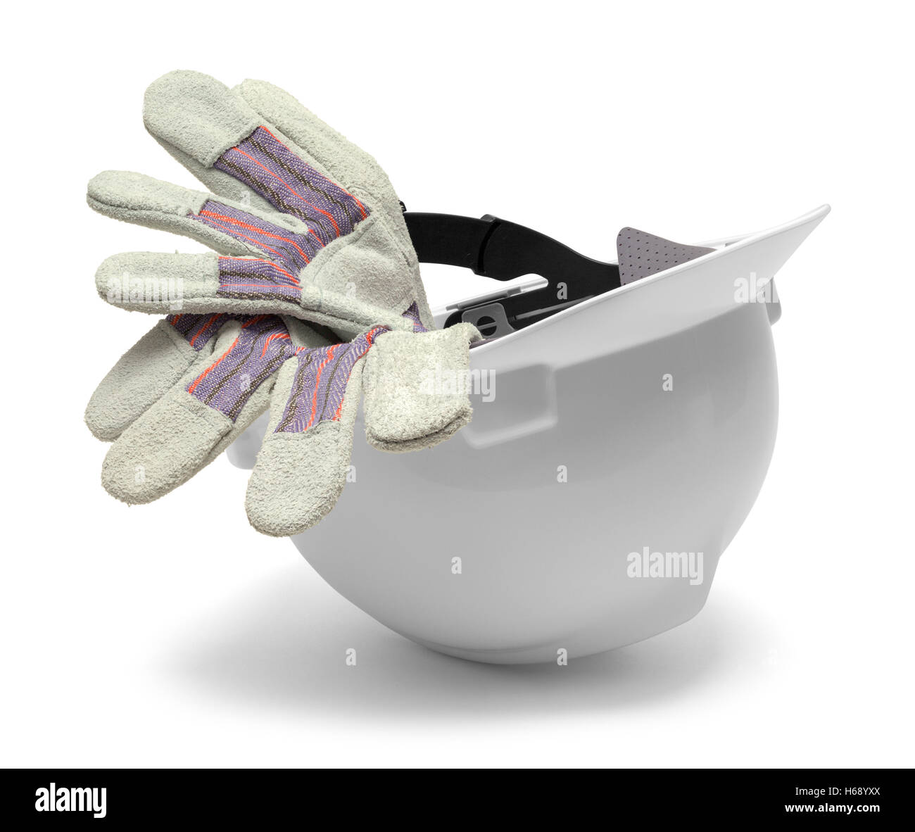 Casque de construction avec des gants isolé sur fond blanc. Banque D'Images