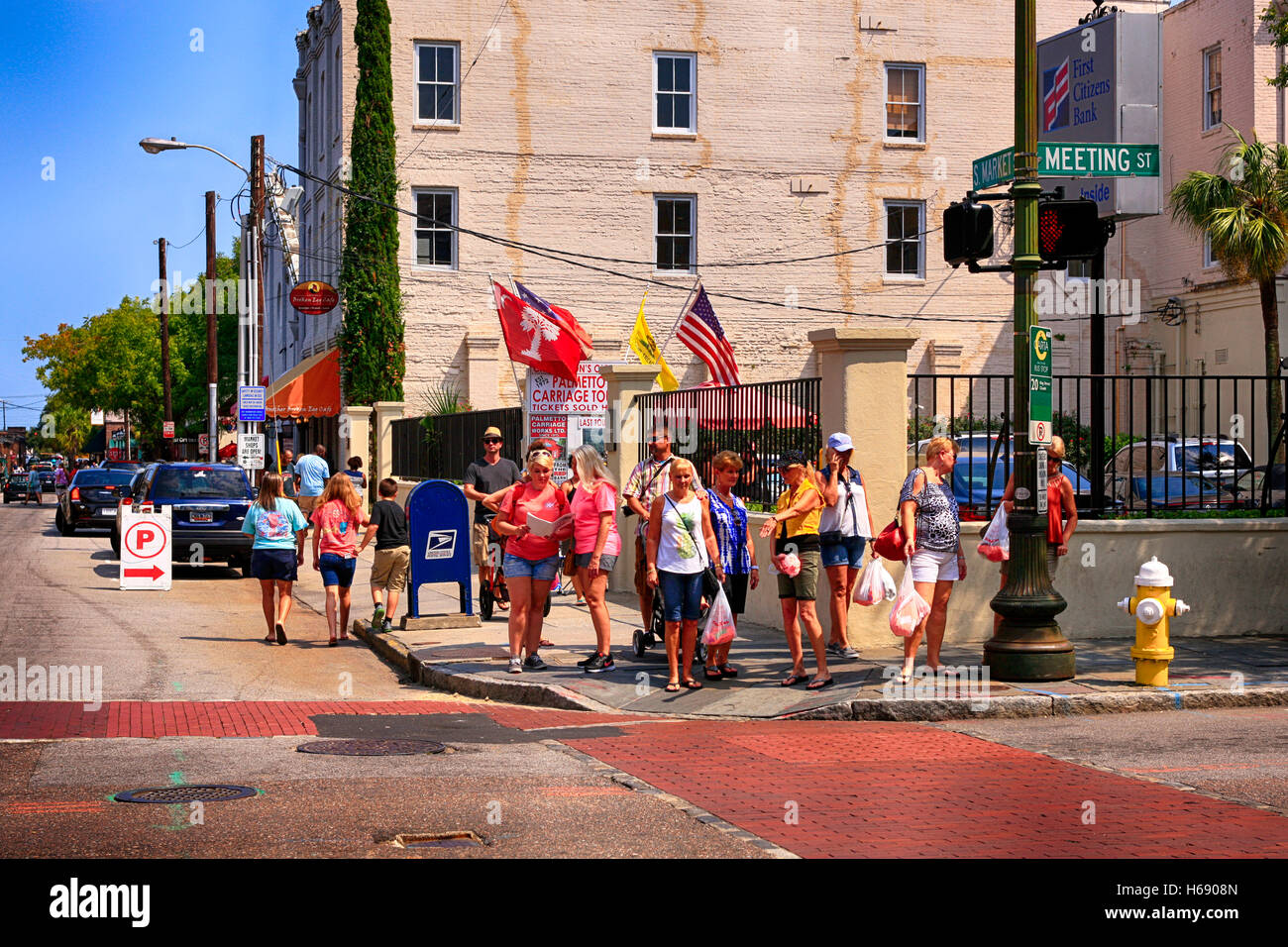 Groupe de touristes dans le quartier historique de Charleston SC Banque D'Images