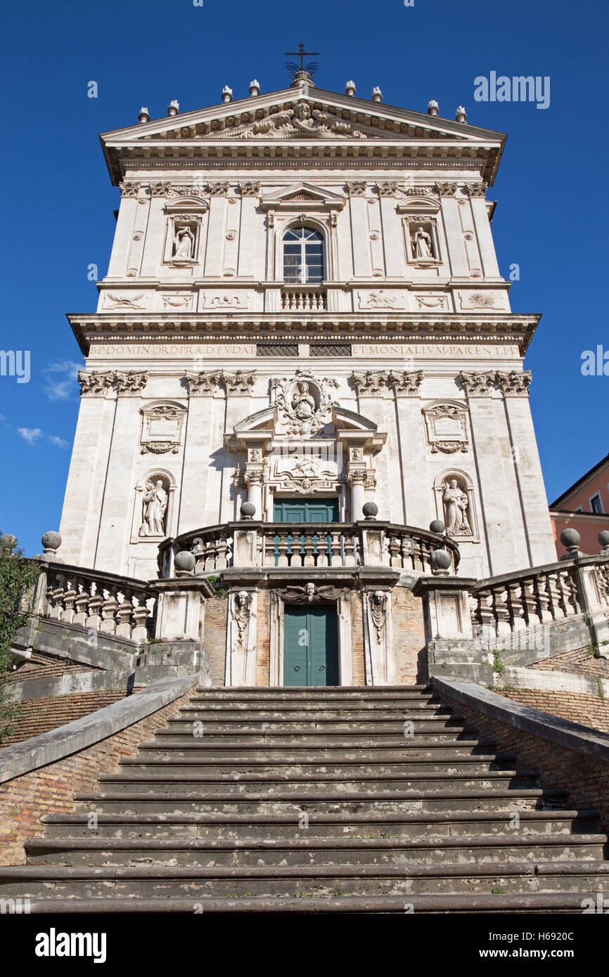 Rome - Façade d'église Chiesa di Santi Domenico e Sisto. Banque D'Images