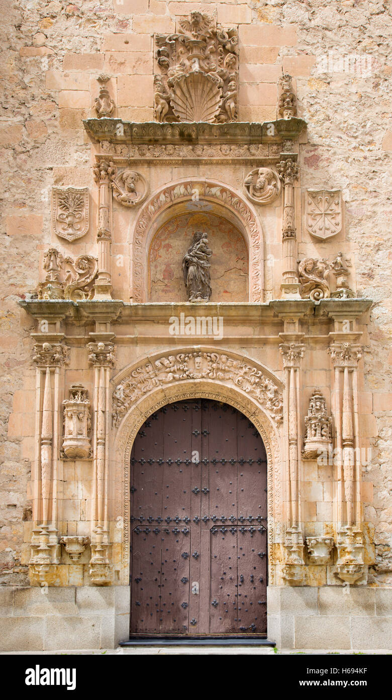 Salamanque, Espagne, Avril - 18, 2016 : Le portail plateresque de du Convento de Las Dueñas de 16. 100. Banque D'Images