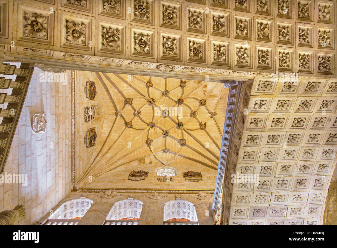 Salamanque, Espagne, Avril - 16, 2016 : La voûte gothique de l'escalier de monastère Convento de San Esteban. Banque D'Images