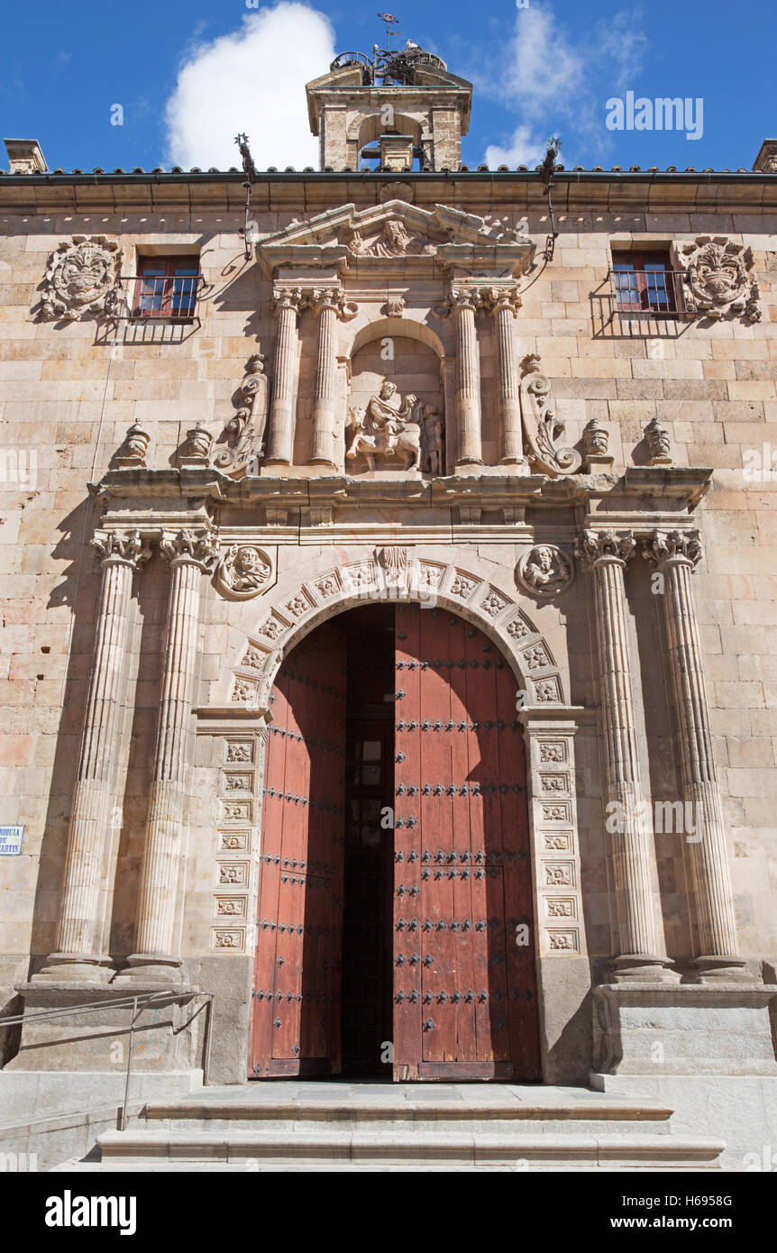Salamanque, Espagne, Avril - 17, 2016 : La renaissance - baroqua (portail plateresque) de l'église Iglesia de San Marin (1586). Banque D'Images