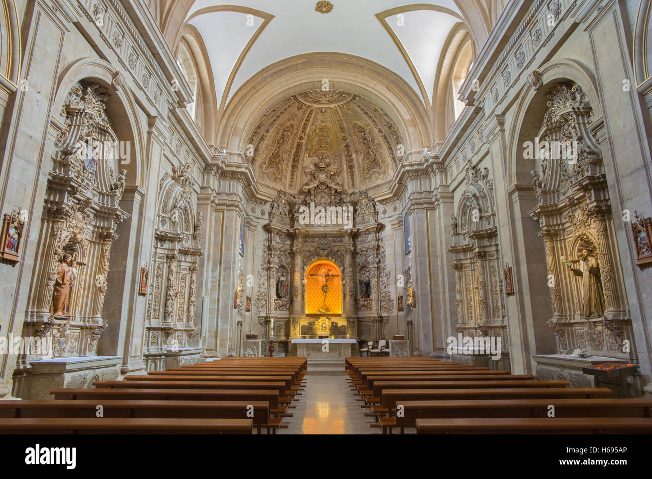 Salamanque, Espagne, Avril 17, 2016 - BAROQUE : nef de l'église baroque Capilla de San Francesco. Banque D'Images