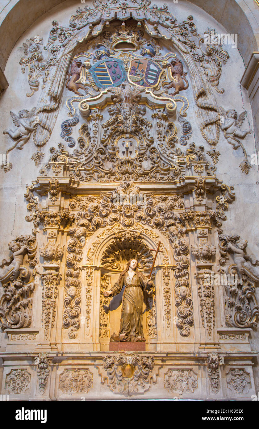Salamanque, Espagne, 17 avril - 2016 : Baroque autel latéral à l'église Capilla de San Francesco par artiste inconnu. Banque D'Images