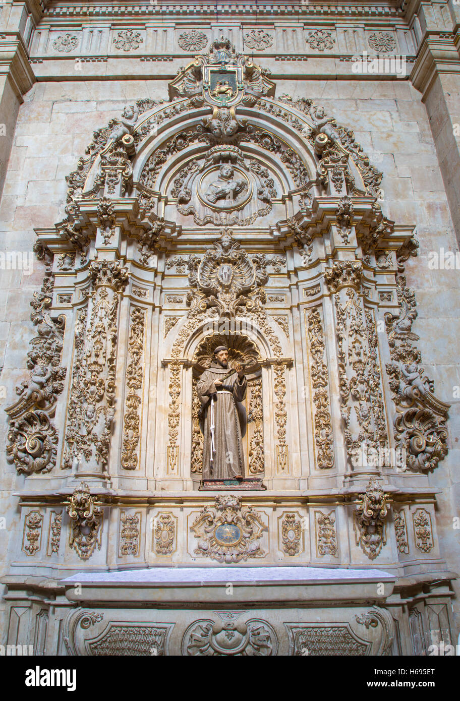 Salamanque, Espagne, 17 avril - 2016 : côté baroque autel de st. François d'Asissi en église Capilla de San Francesco Banque D'Images